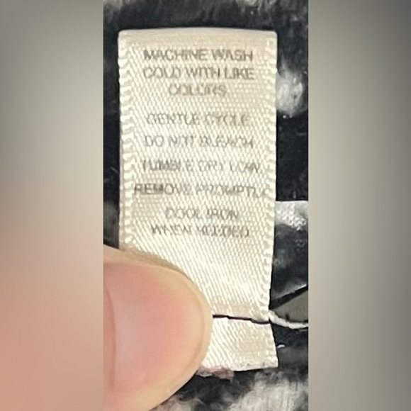 Nicole Miller rose flower black and white fleece pajama set size Large - Picture 11 of 11